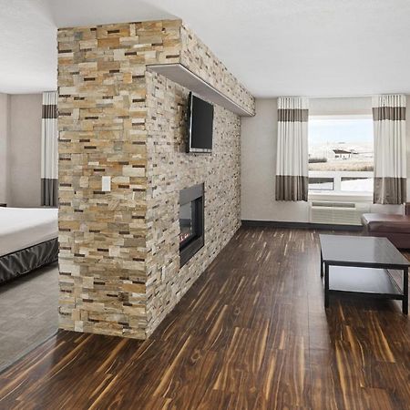 Home Inn & Suites - Swift Current Exteriör bild